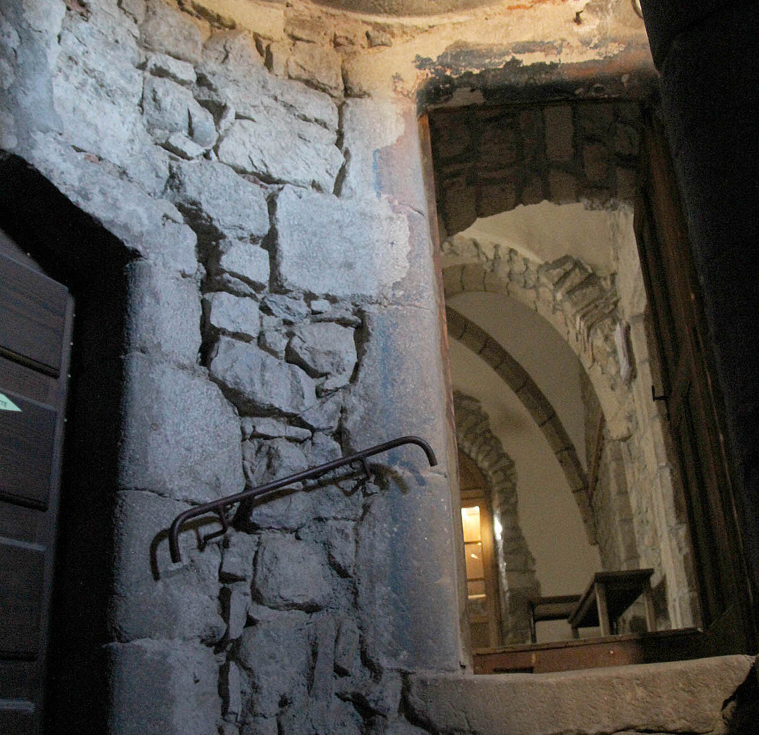 Chateau-musée-escalier2-1v2